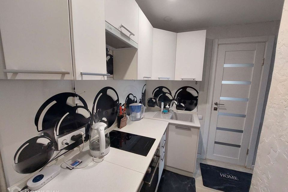 Продаётся комната в 6-комн. квартире, 18 м²