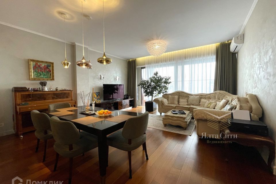 Продаётся 3-комнатная квартира, 141.4 м²