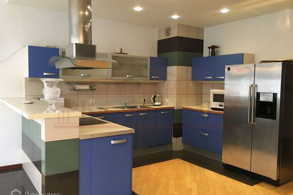 Сдаётся 4-комнатная квартира, 175 м²