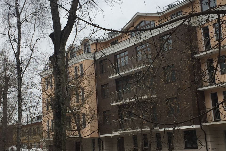 Продаётся 4-комнатная квартира, 135 м²