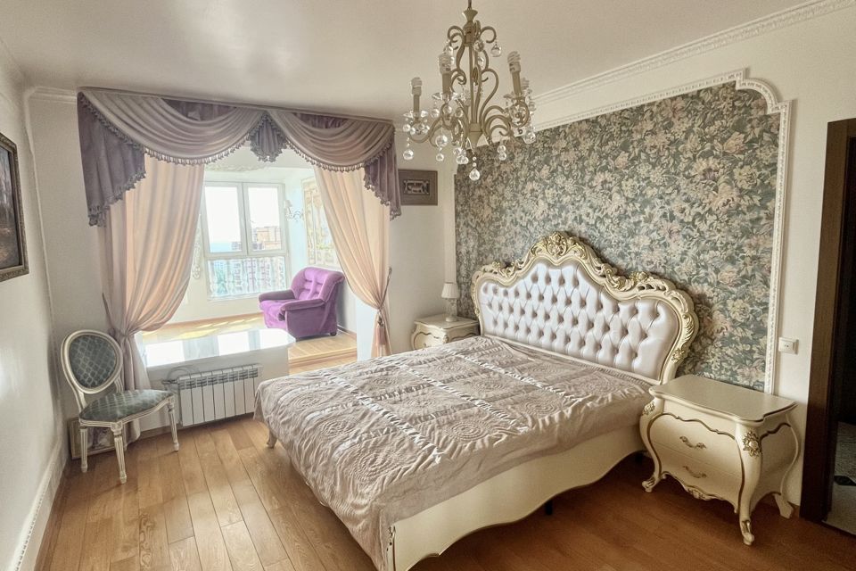Продаётся 3-комнатная квартира, 134.6 м²