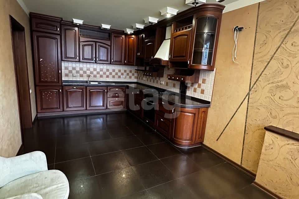 Продаётся 3-комнатная квартира, 110 м²
