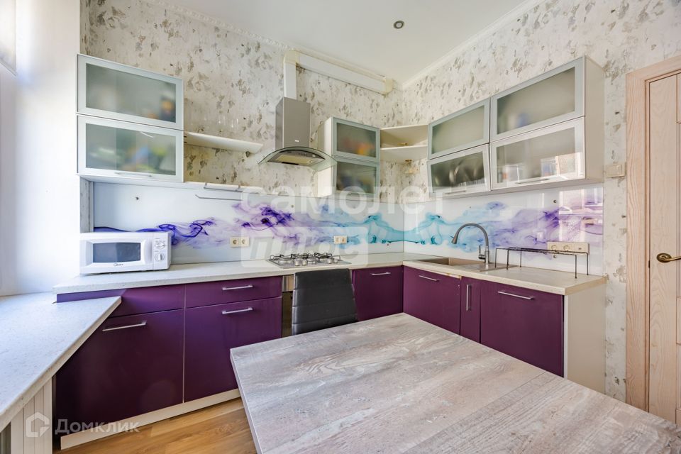 Продаётся 4-комнатная квартира, 105 м²