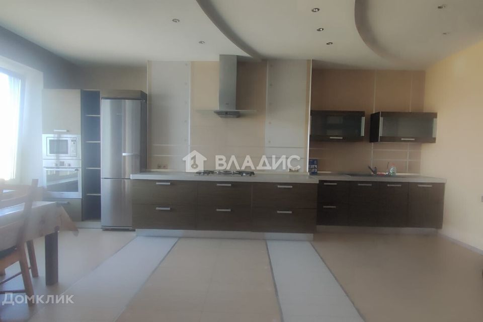 Сдаётся 3-комнатная квартира, 117 м²