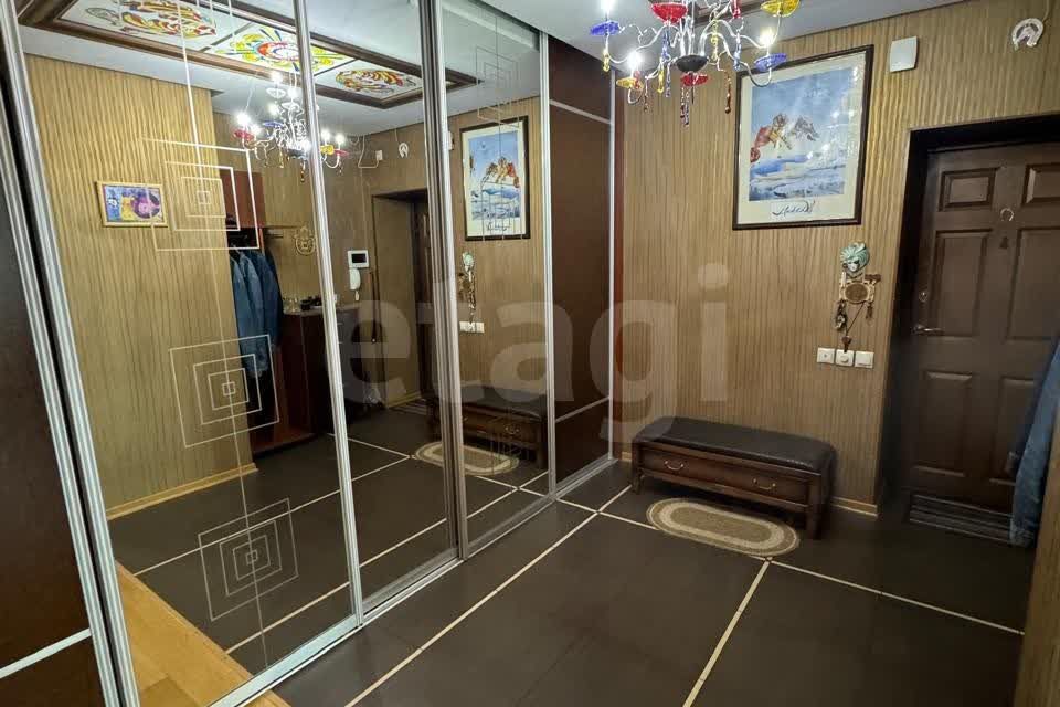Продаётся 3-комнатная квартира, 140.1 м²