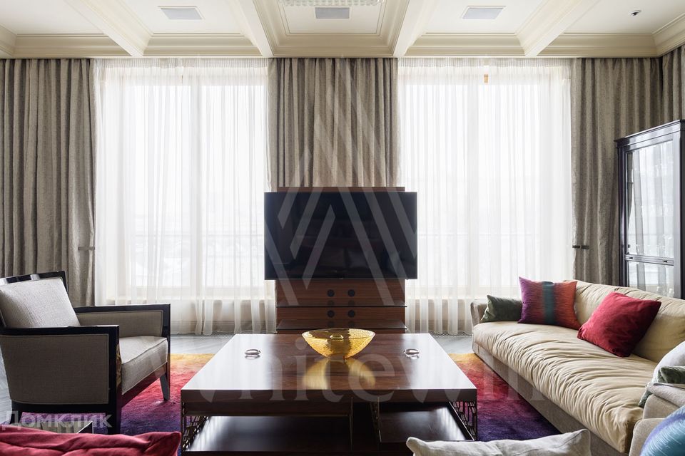 Сдаётся 4-комнатная квартира, 190 м²