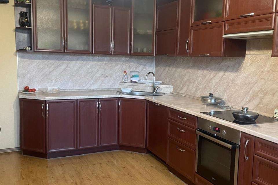 Продаётся 4-комнатная квартира, 107 м²