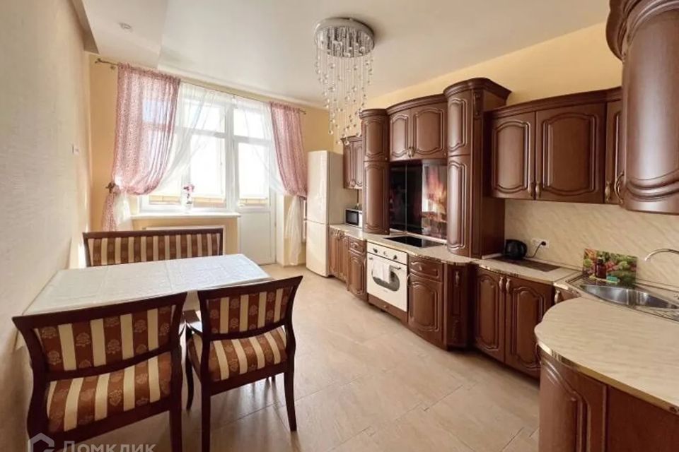 Продаётся 1-комнатная квартира, 58 м²