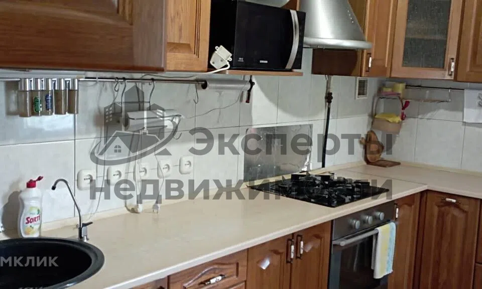 Продаётся 3-этажный дом, 400 м²