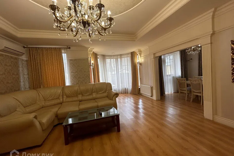 Сдаётся 2-этажный дом, 165 м²