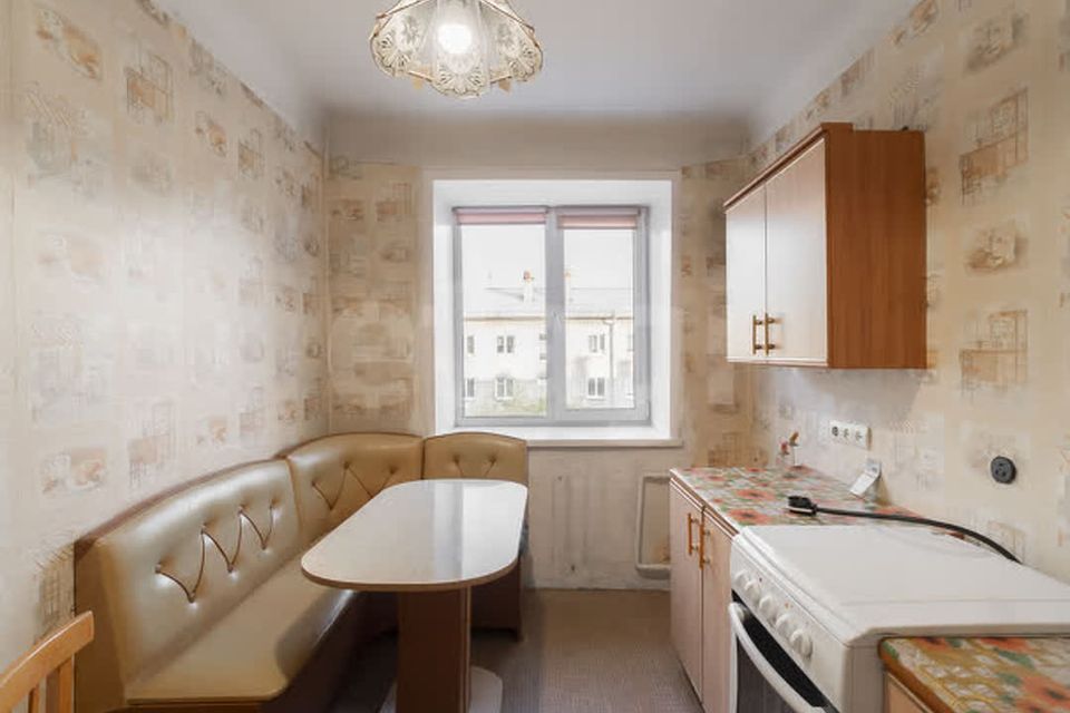 Продаётся 4-комнатная квартира, 63.8 м²