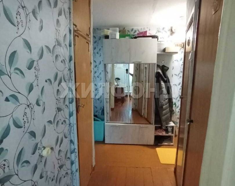 Продаётся 3-комнатная квартира, 50.4 м²