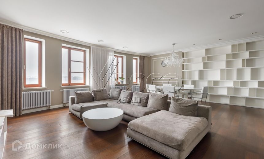 Продаётся 3-комнатная квартира, 200 м²
