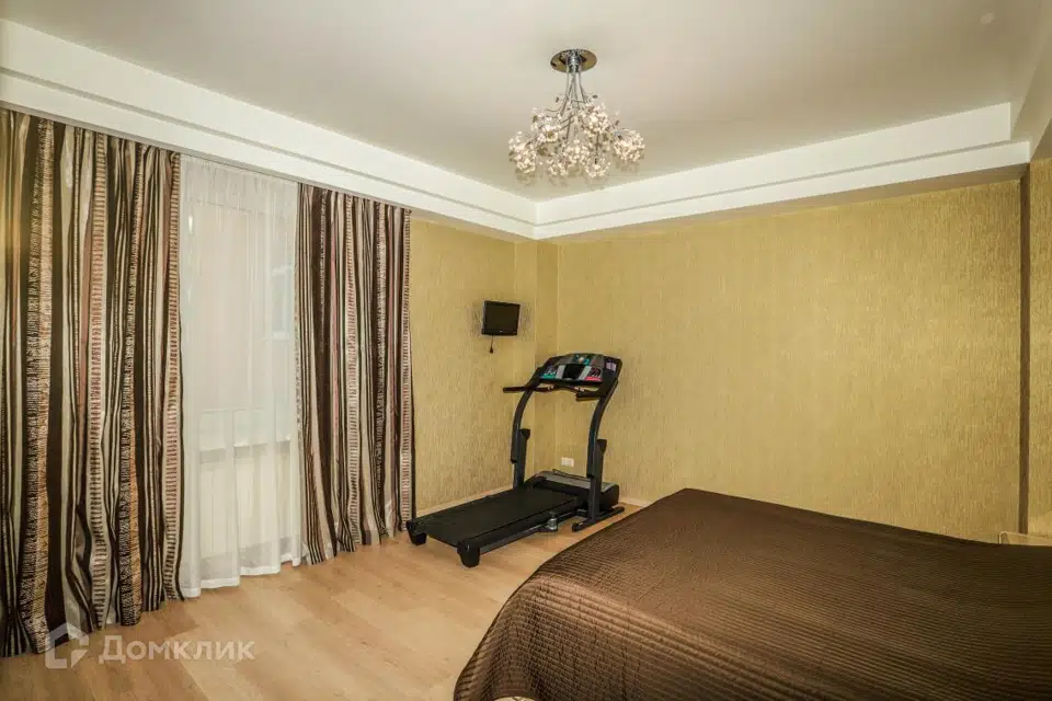 Продаётся 3-комнатная квартира, 118 м²
