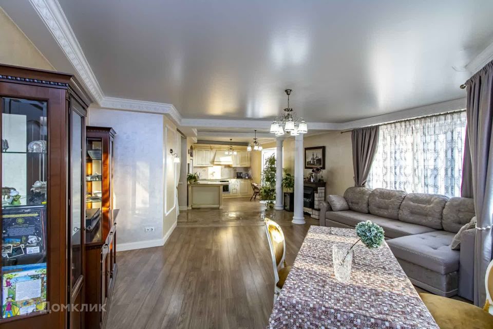 Продаётся 2-комнатная квартира, 126.9 м²