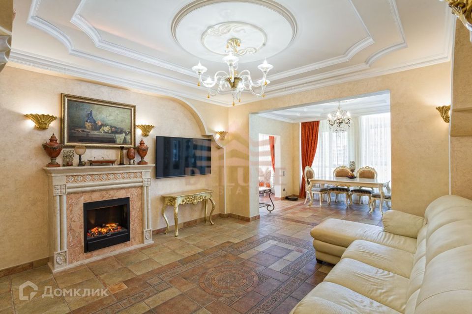 Продаётся 3-комнатная квартира, 250 м²