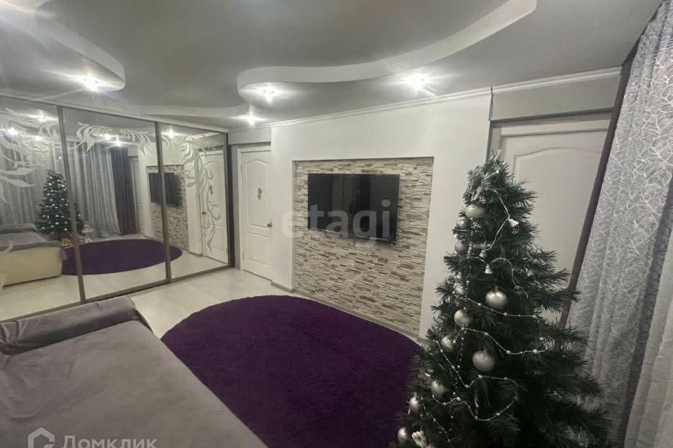 Продаётся 4-комнатная квартира, 59.7 м²