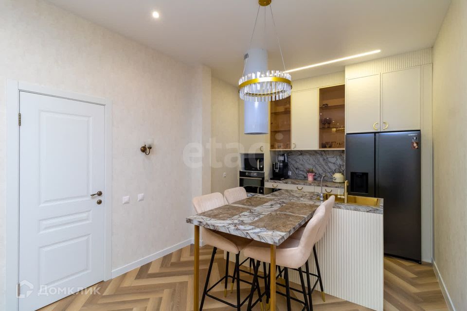 Продаётся 4-комнатная квартира, 142.6 м²