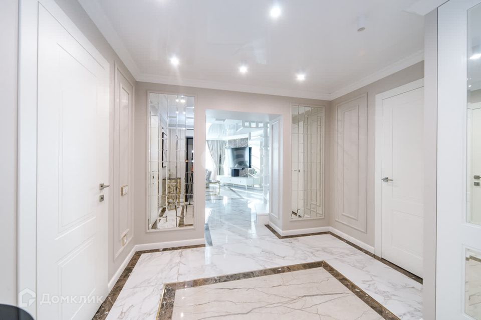 Продаётся 5-комнатная квартира, 200 м²