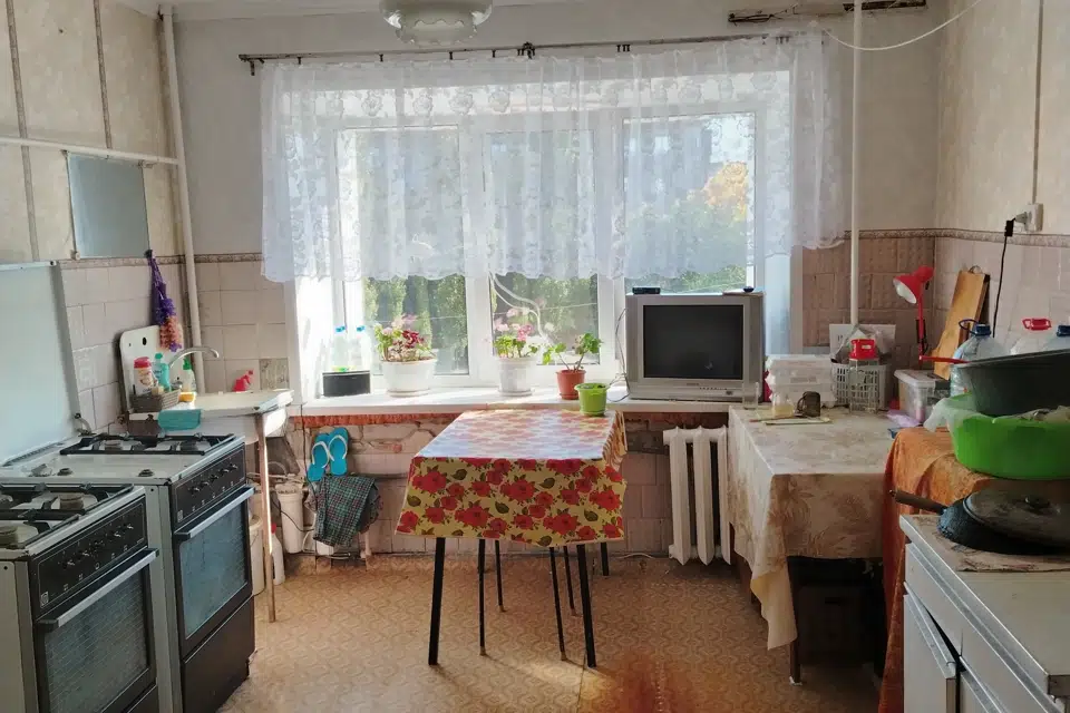 Продаётся 5 комнат в 5-комн. квартире, 58 м²