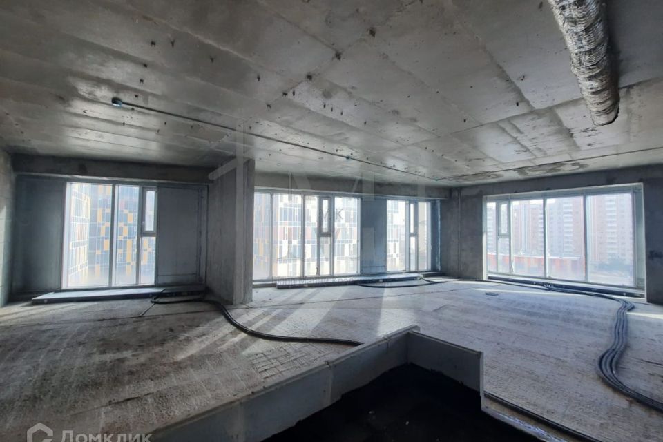 Продаётся 4-комнатная квартира, 143.7 м²