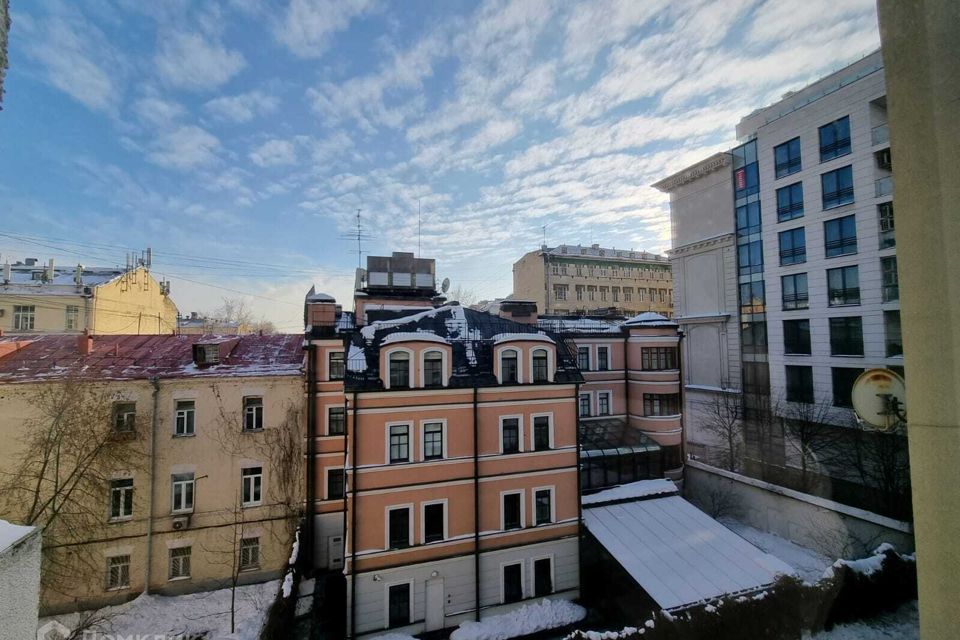 Продаётся 4-комнатная квартира, 145 м²