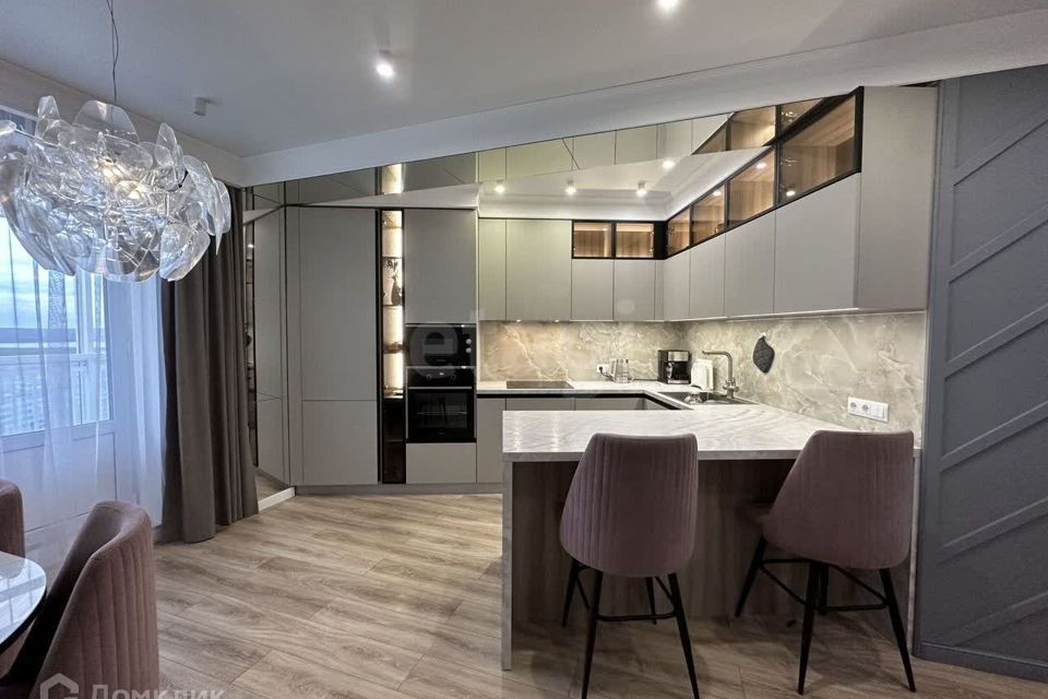 Продаётся 3-комнатная квартира, 98 м²