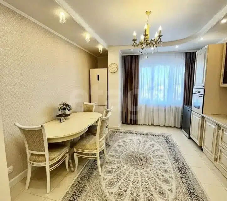 Продаётся 3-комнатная квартира, 106 м²