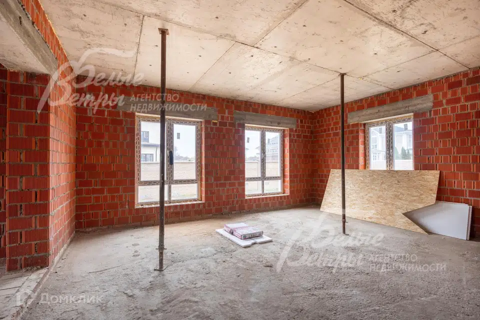 Продаётся 3-этажный дом, 300 м²