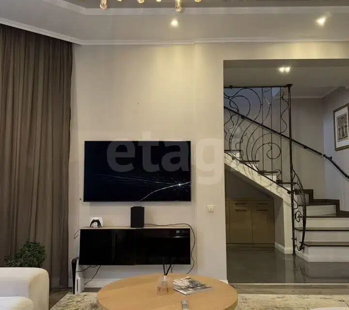 Продаётся 2-этажный дом, 130 м²
