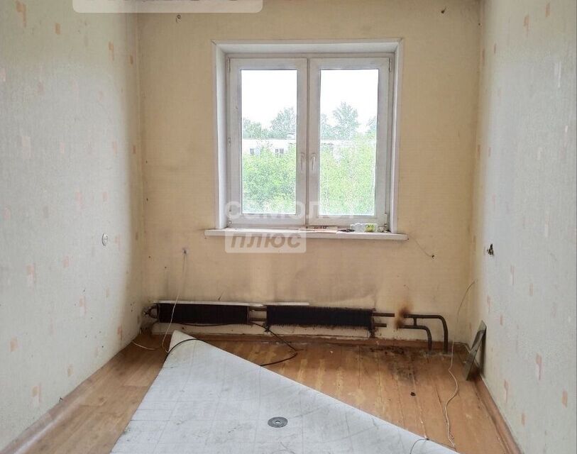Продаётся 4-комнатная квартира, 60.8 м²