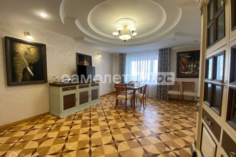 Продаётся 4-комнатная квартира, 154 м²