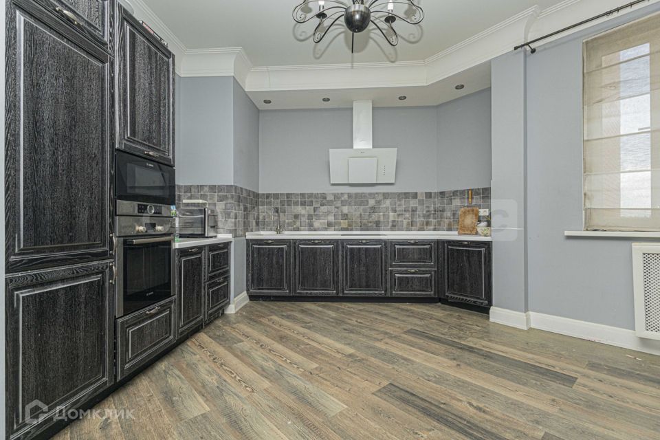 Продаётся 3-комнатная квартира, 107.2 м²