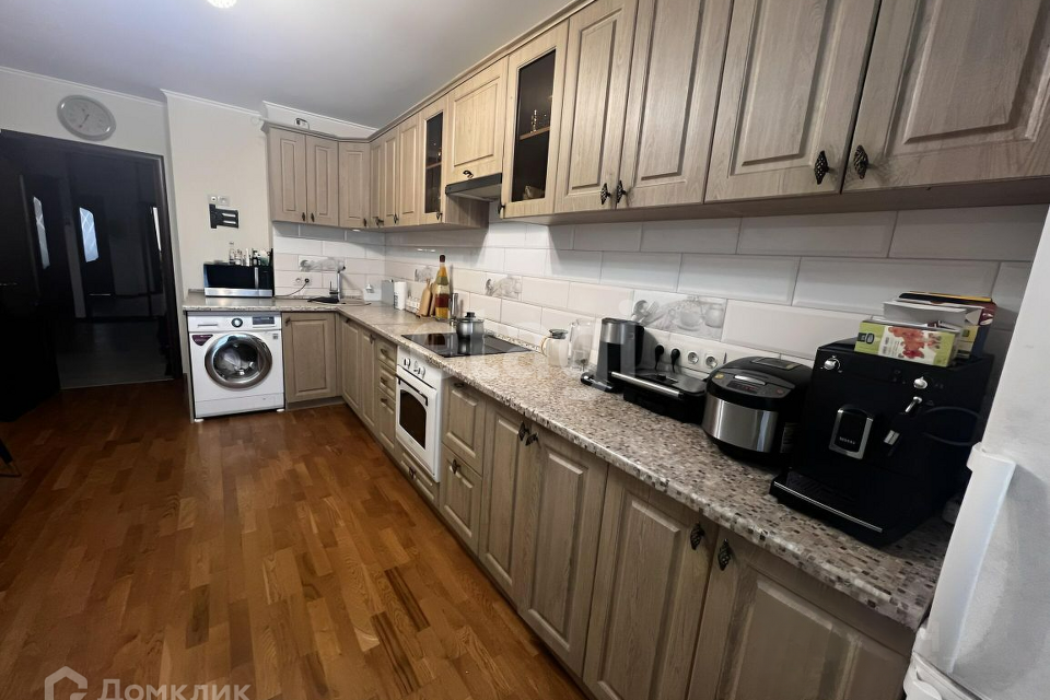 Продаётся 2-комнатная квартира, 72.7 м²