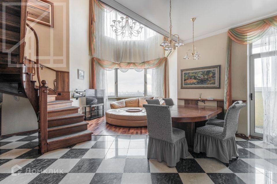 Сдаётся 7-комнатная квартира, 300 м²