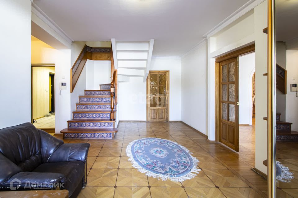 Продаётся 5-комнатная квартира, 265 м²
