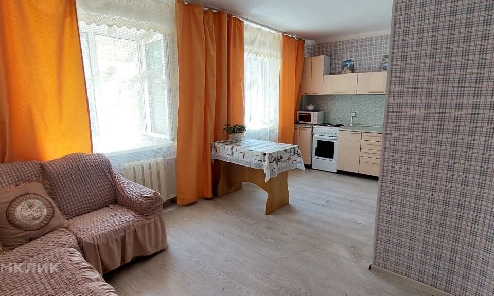 Продаётся 4-комнатная квартира, 60.9 м²