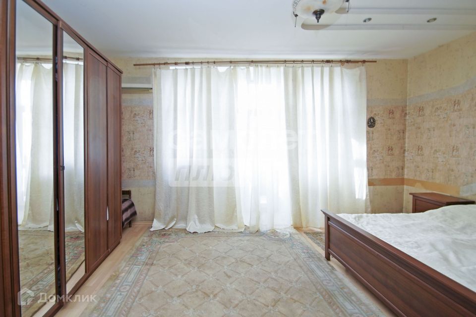 Продаётся 3-комнатная квартира, 117 м²