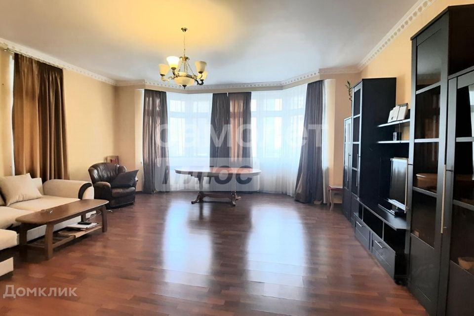 Продаётся 3-комнатная квартира, 128 м²