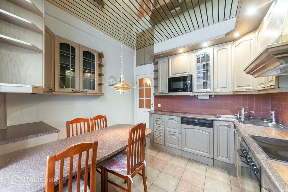 Сдаётся 3-комнатная квартира, 115 м²