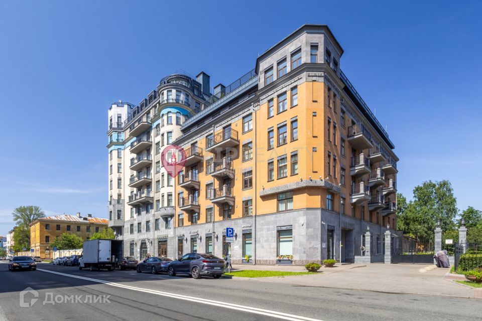 Продаётся 3-комнатная квартира, 107 м²