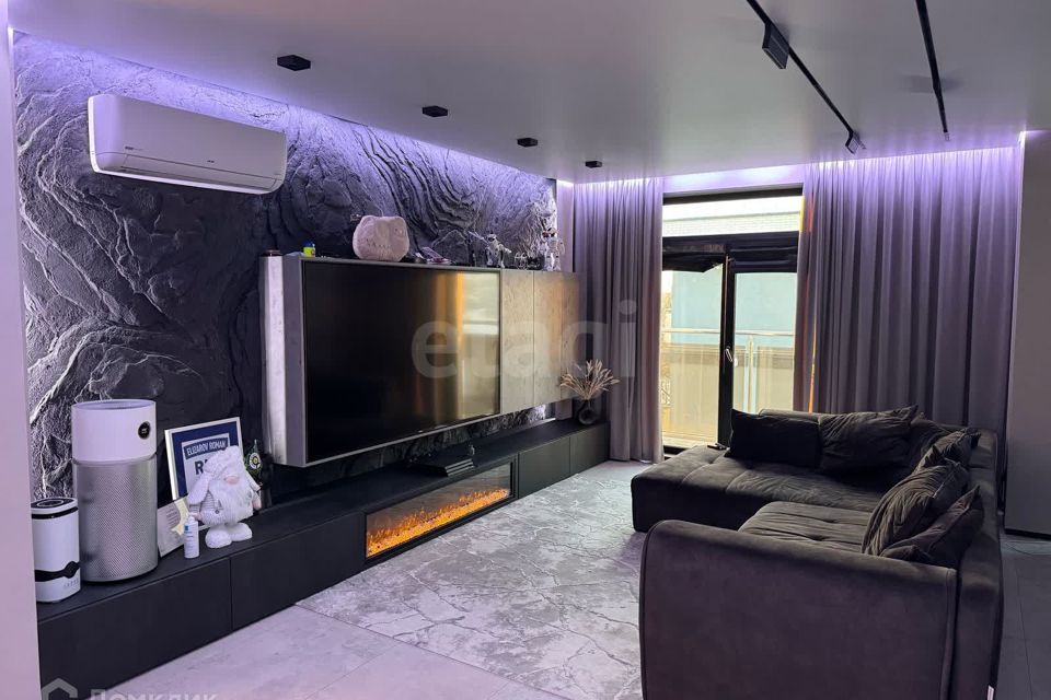 Продаётся 4-комнатная квартира, 218.8 м²