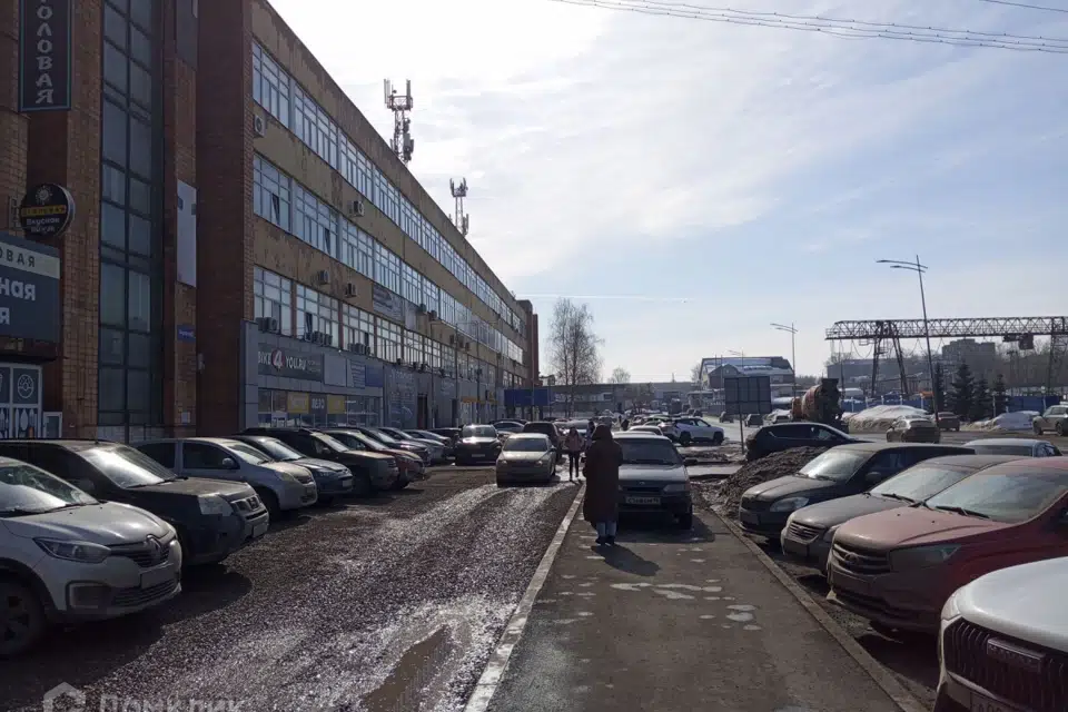 Продаётся торговое помещение, 331.9 м²