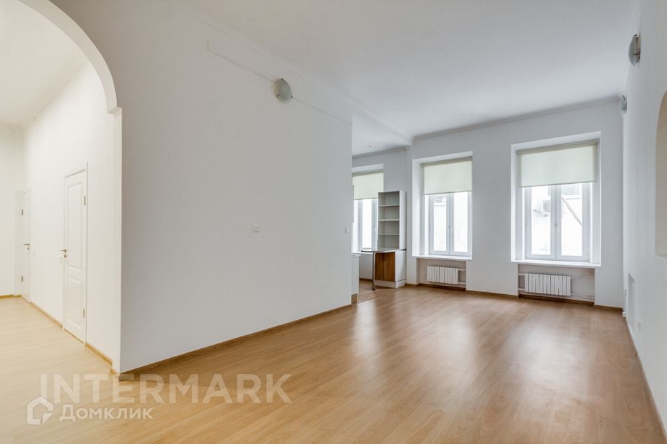 Сдаётся 6-комнатная квартира, 216 м²