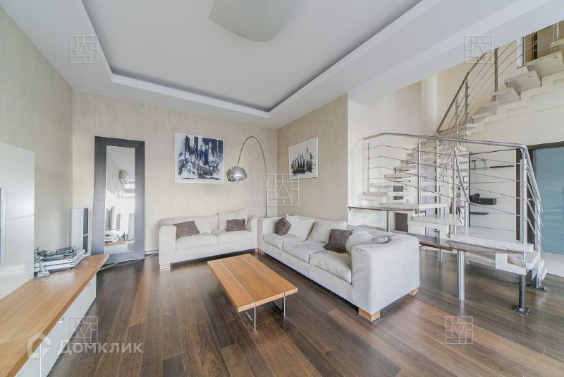 Сдаётся 4-комнатная квартира, 200 м²