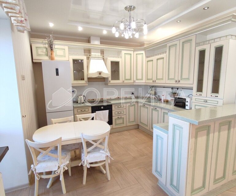 Сдаётся 2-комнатная квартира, 82 м²