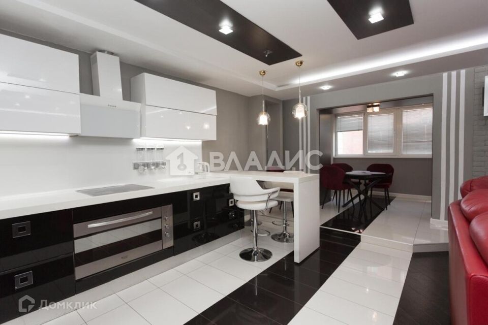 Продаётся 4-комнатная квартира, 133.4 м²