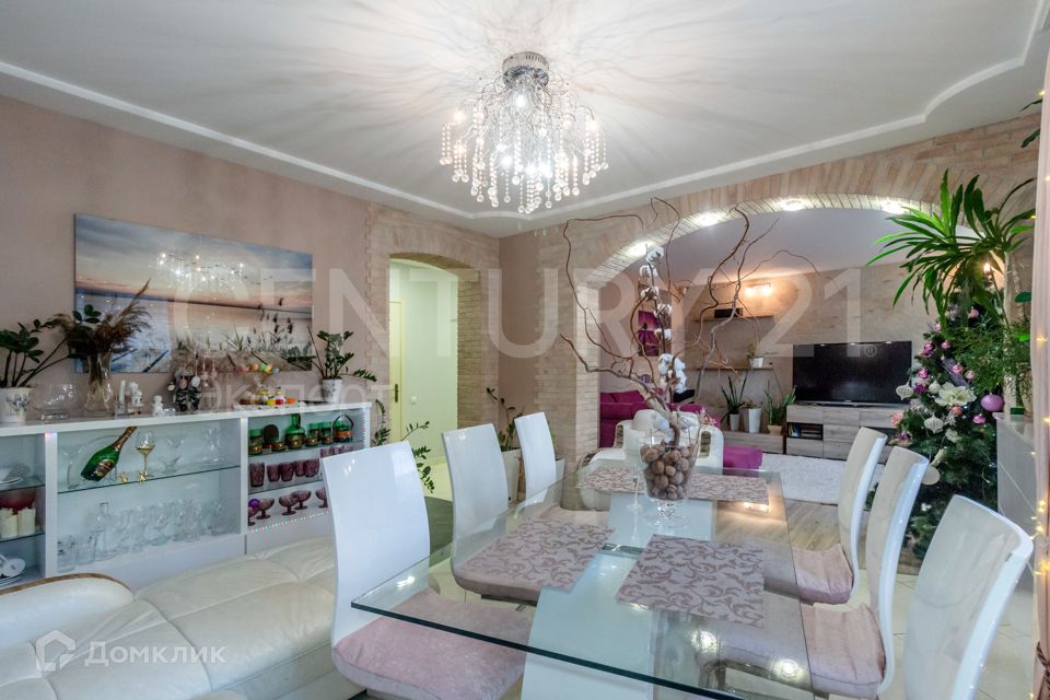 Продаётся 4-комнатная квартира, 111.7 м²