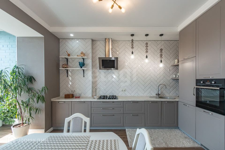 Продаётся 1-комнатная квартира, 57.3 м²