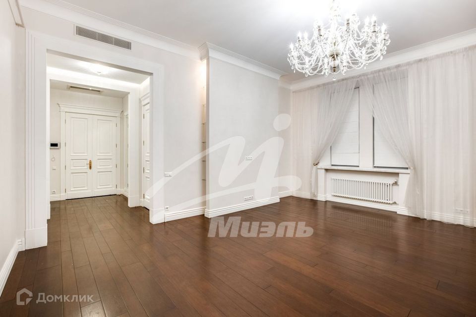 Продаётся 4-комнатная квартира, 140 м²